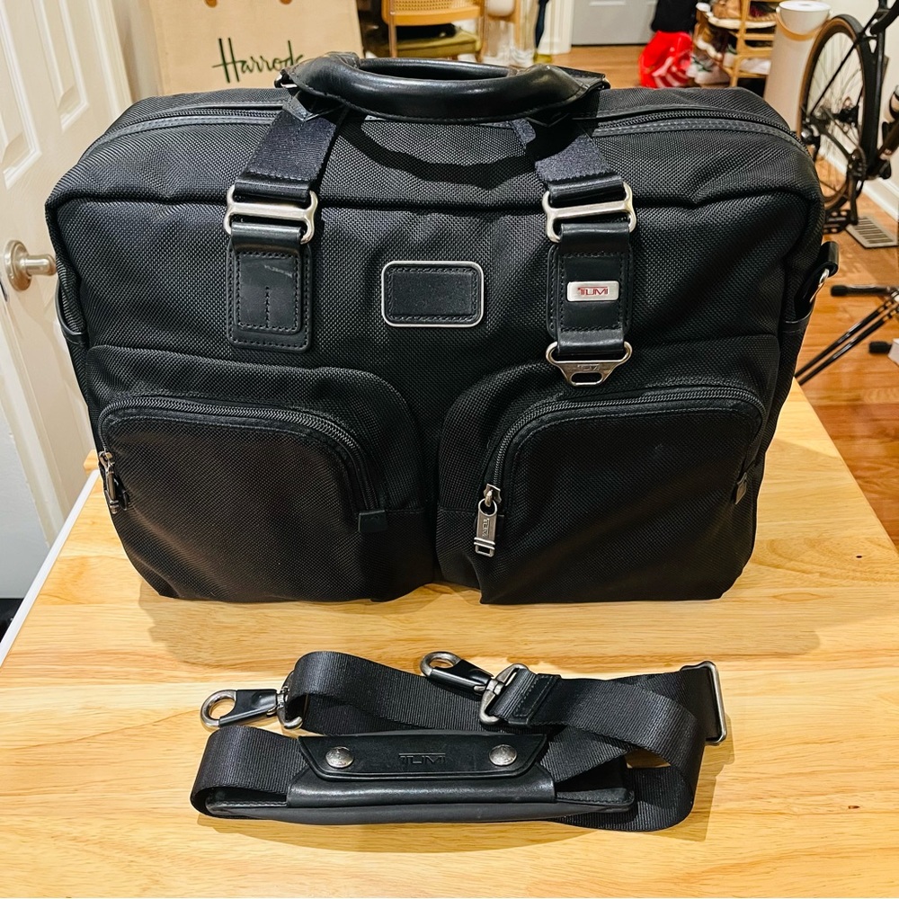 Tumi shoulder carry weekender bag.